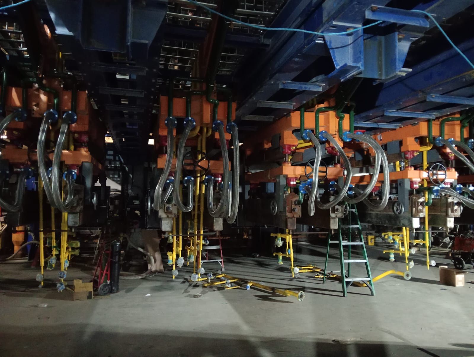 Coating system installed on a flat glass production line